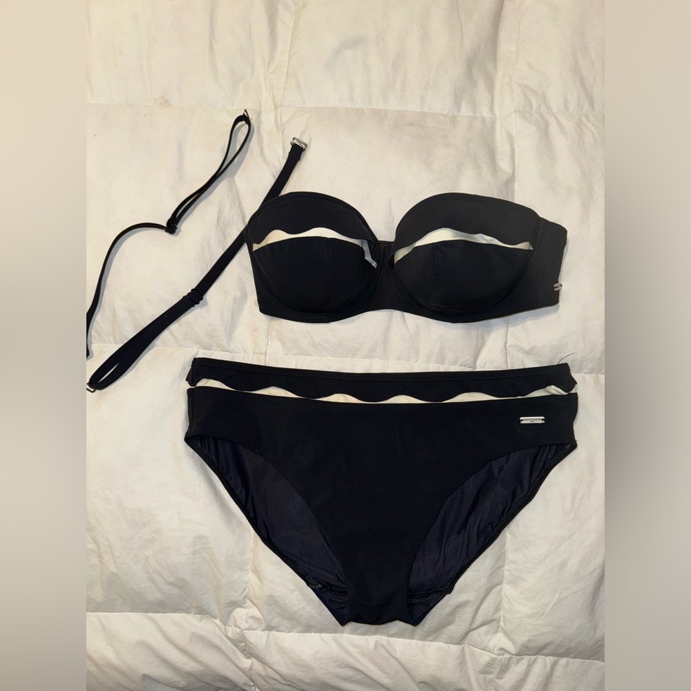 Bikini - Picture 4 of 10